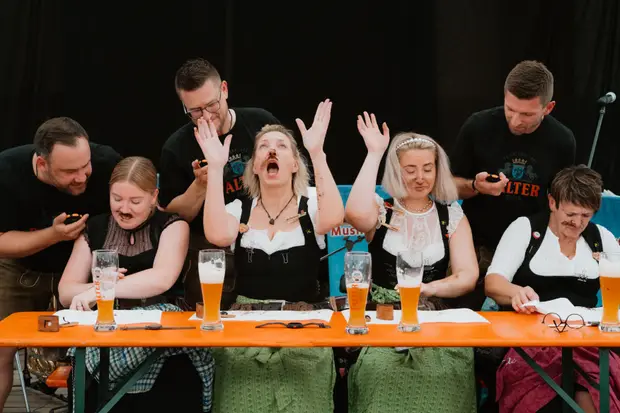 Schmalzlerfest Perlesreut 2025 Sonntag: Schnupferwettbewerb, Verlosung, d Noudnigln Foto 2501313