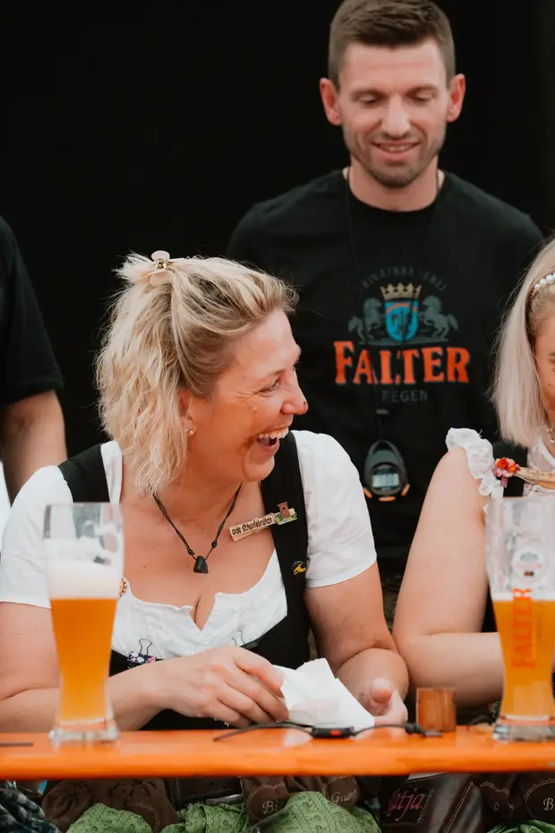 Schmalzlerfest Perlesreut 2025 Sonntag: Schnupferwettbewerb, Verlosung, d Noudnigln Foto 2501320