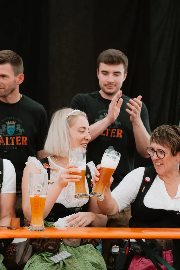 Schmalzlerfest Perlesreut 2025 Sonntag: Schnupferwettbewerb, Verlosung, d Noudnigln Foto 2501321