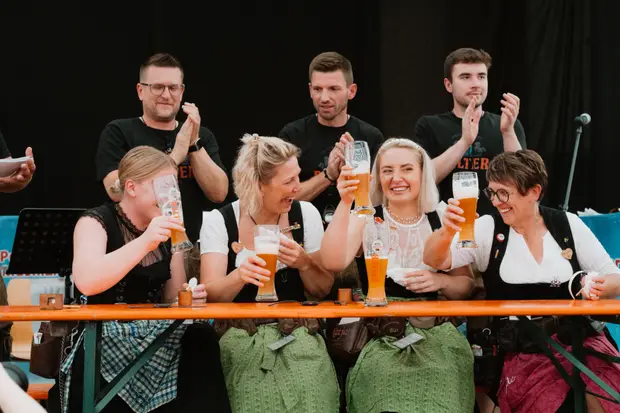 Schmalzlerfest Perlesreut 2025 Sonntag: Schnupferwettbewerb, Verlosung, d Noudnigln Foto 2501323