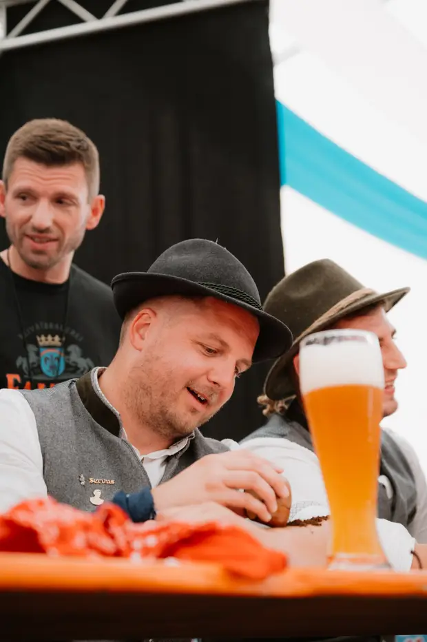 Schmalzlerfest Perlesreut 2025 Sonntag: Schnupferwettbewerb, Verlosung, d Noudnigln Foto 2501332