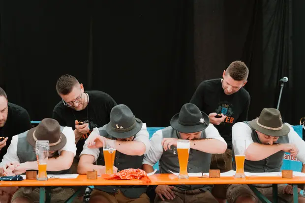 Schmalzlerfest Perlesreut 2025 Sonntag: Schnupferwettbewerb, Verlosung, d Noudnigln Foto 2501342