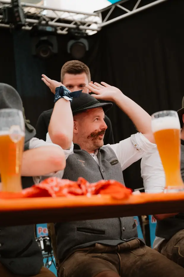 Schmalzlerfest Perlesreut 2025 Sonntag: Schnupferwettbewerb, Verlosung, d Noudnigln Foto 2501344
