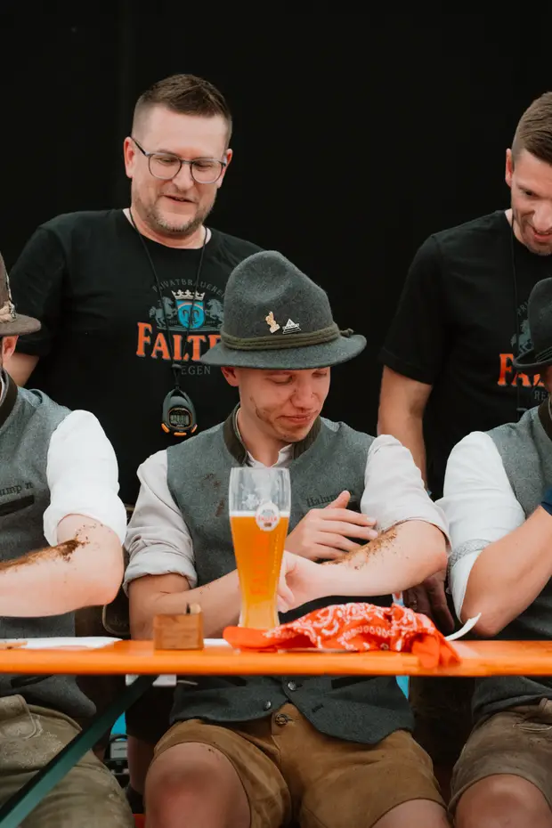 Schmalzlerfest Perlesreut 2025 Sonntag: Schnupferwettbewerb, Verlosung, d Noudnigln Foto 2501348