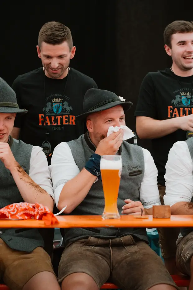 Schmalzlerfest Perlesreut 2025 Sonntag: Schnupferwettbewerb, Verlosung, d Noudnigln Foto 2501349