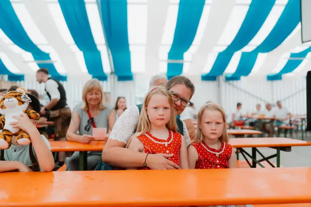 Schmalzlerfest Perlesreut 2025 Sonntag: Schnupferwettbewerb, Verlosung, d Noudnigln Foto 2501351