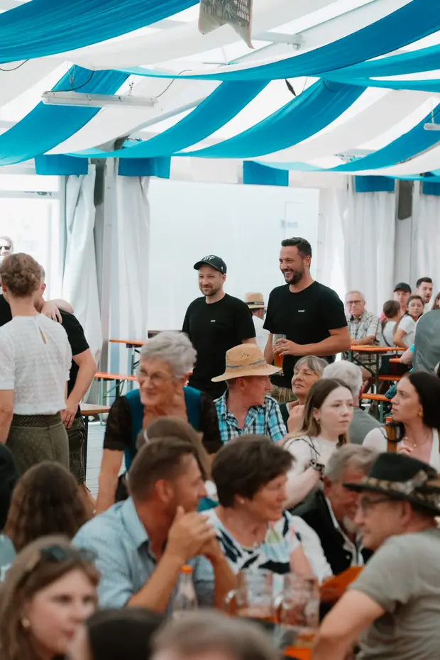 Schmalzlerfest Perlesreut 2025 Sonntag: Schnupferwettbewerb, Verlosung, d Noudnigln Foto 2501354