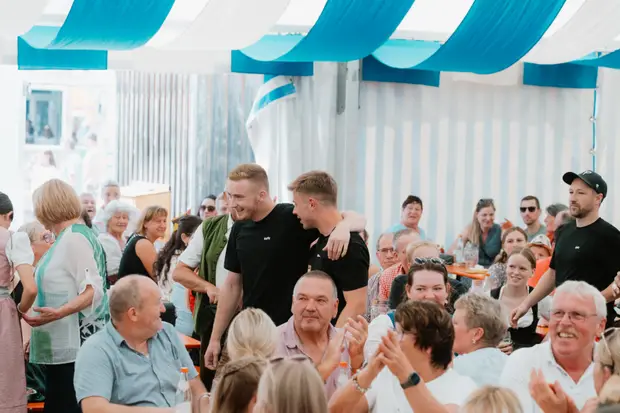 Schmalzlerfest Perlesreut 2025 Sonntag: Schnupferwettbewerb, Verlosung, d Noudnigln Foto 2501355