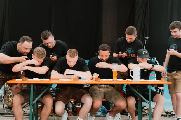 Schmalzlerfest Perlesreut 2025 Sonntag: Schnupferwettbewerb, Verlosung, d Noudnigln Foto 2501361