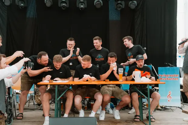 Schmalzlerfest Perlesreut 2025 Sonntag: Schnupferwettbewerb, Verlosung, d Noudnigln Foto 2501369