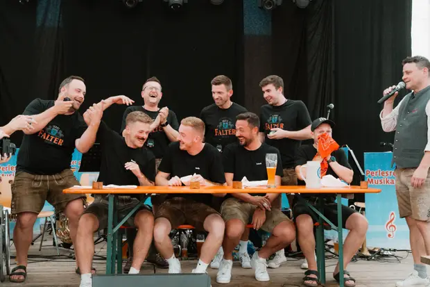 Schmalzlerfest Perlesreut 2025 Sonntag: Schnupferwettbewerb, Verlosung, d Noudnigln Foto 2501371