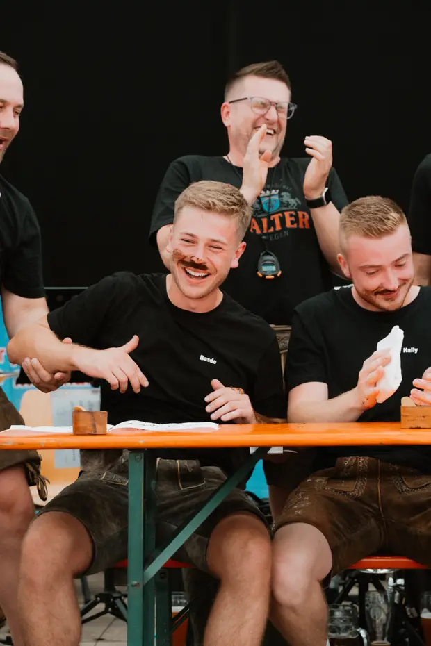 Schmalzlerfest Perlesreut 2025 Sonntag: Schnupferwettbewerb, Verlosung, d Noudnigln Foto 2501372