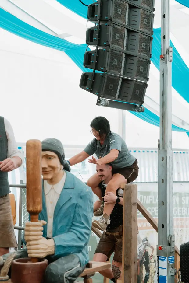Schmalzlerfest Perlesreut 2025 Sonntag: Schnupferwettbewerb, Verlosung, d Noudnigln Foto 2501377