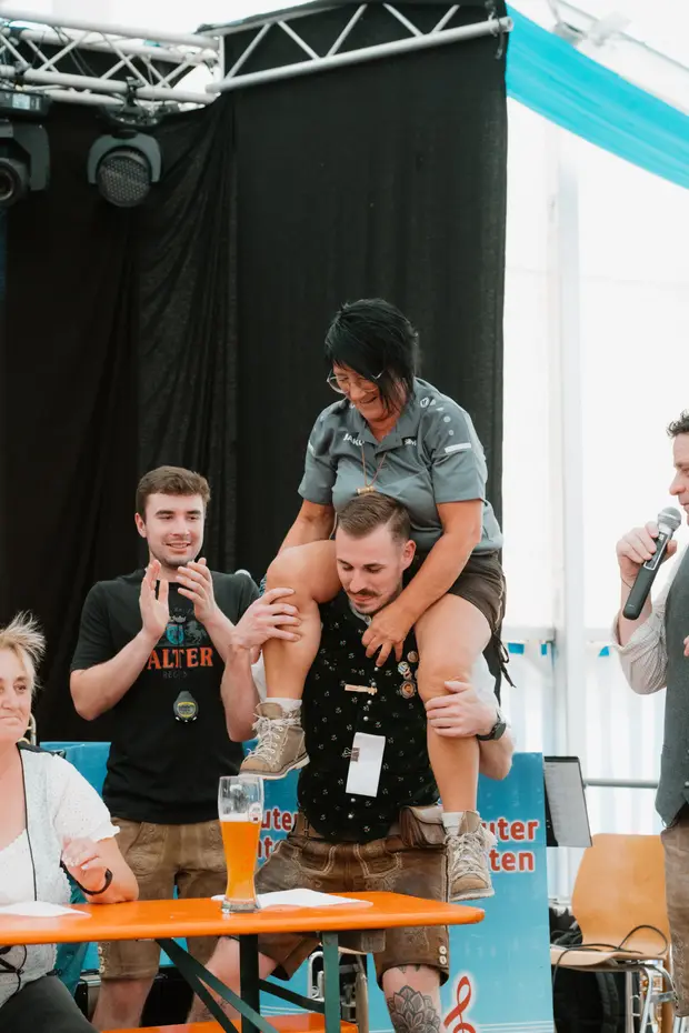 Schmalzlerfest Perlesreut 2025 Sonntag: Schnupferwettbewerb, Verlosung, d Noudnigln Foto 2501378