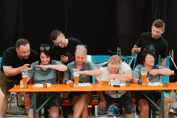 Schmalzlerfest Perlesreut 2025 Sonntag: Schnupferwettbewerb, Verlosung, d Noudnigln Foto 2501382