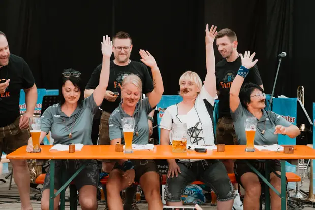 Schmalzlerfest Perlesreut 2025 Sonntag: Schnupferwettbewerb, Verlosung, d Noudnigln Foto 2501386