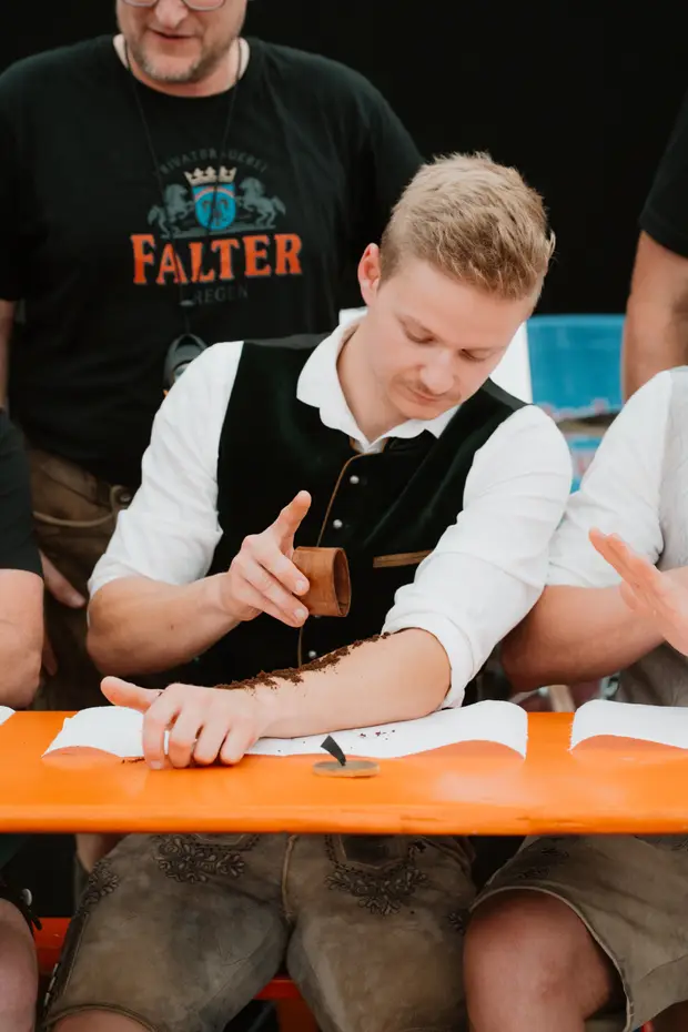 Schmalzlerfest Perlesreut 2025 Sonntag: Schnupferwettbewerb, Verlosung, d Noudnigln Foto 2501390