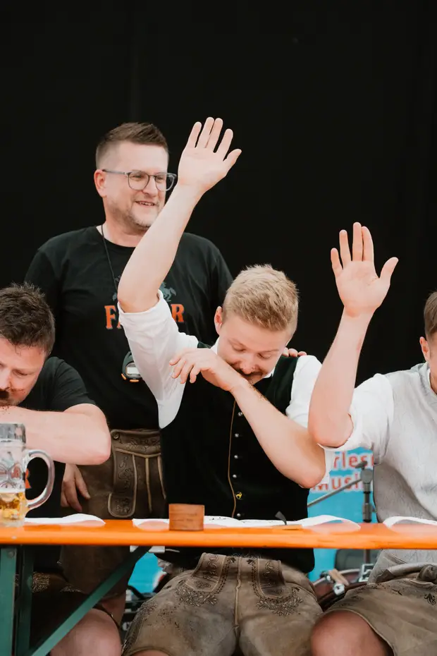 Schmalzlerfest Perlesreut 2025 Sonntag: Schnupferwettbewerb, Verlosung, d Noudnigln Foto 2501398