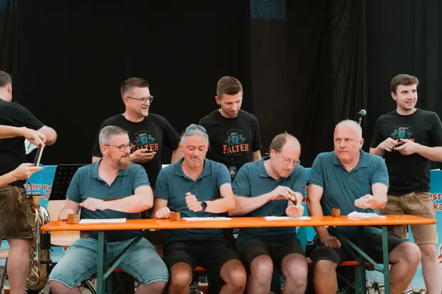Schmalzlerfest Perlesreut 2025 Sonntag: Schnupferwettbewerb, Verlosung, d Noudnigln Foto 2501405