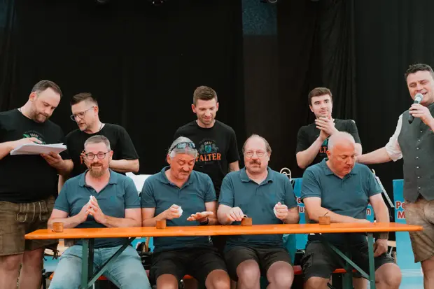 Schmalzlerfest Perlesreut 2025 Sonntag: Schnupferwettbewerb, Verlosung, d Noudnigln Foto 2501415
