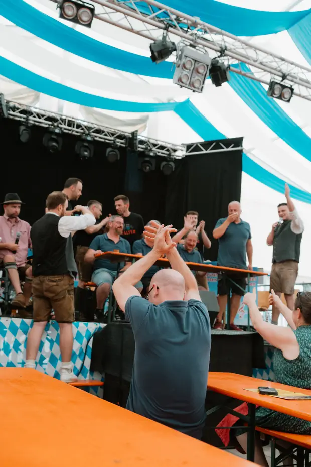 Schmalzlerfest Perlesreut 2025 Sonntag: Schnupferwettbewerb, Verlosung, d Noudnigln Foto 2501417