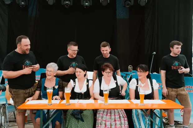 Schmalzlerfest Perlesreut 2025 Sonntag: Schnupferwettbewerb, Verlosung, d Noudnigln Foto 2501419
