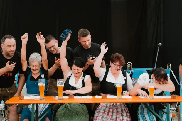 Schmalzlerfest Perlesreut 2025 Sonntag: Schnupferwettbewerb, Verlosung, d Noudnigln Foto 2501424