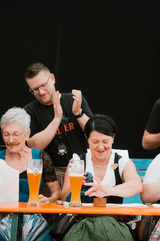 Schmalzlerfest Perlesreut 2025 Sonntag: Schnupferwettbewerb, Verlosung, d Noudnigln Foto 2501426