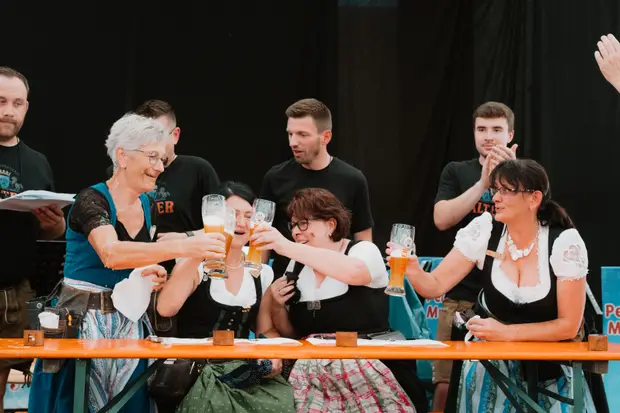 Schmalzlerfest Perlesreut 2025 Sonntag: Schnupferwettbewerb, Verlosung, d Noudnigln Foto 2501429