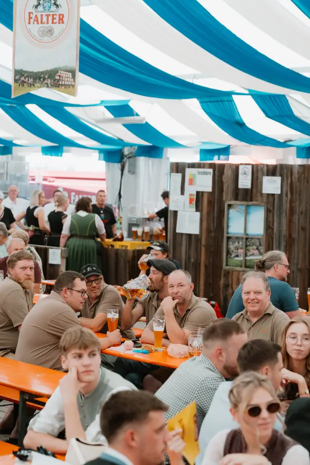 Schmalzlerfest Perlesreut 2025 Sonntag: Schnupferwettbewerb, Verlosung, d Noudnigln Foto 2501431