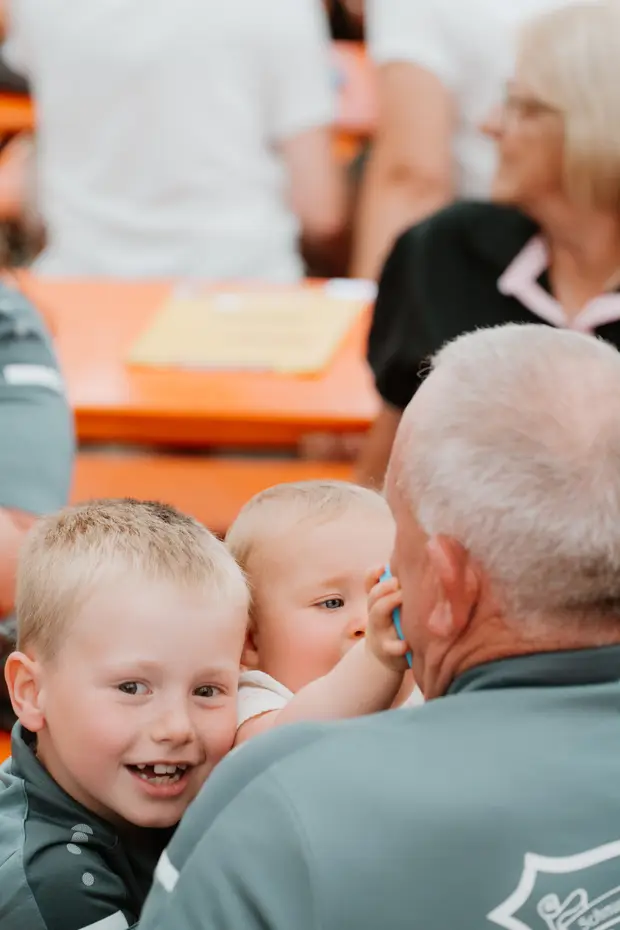 Schmalzlerfest Perlesreut 2025 Sonntag: Schnupferwettbewerb, Verlosung, d Noudnigln Foto 2501449