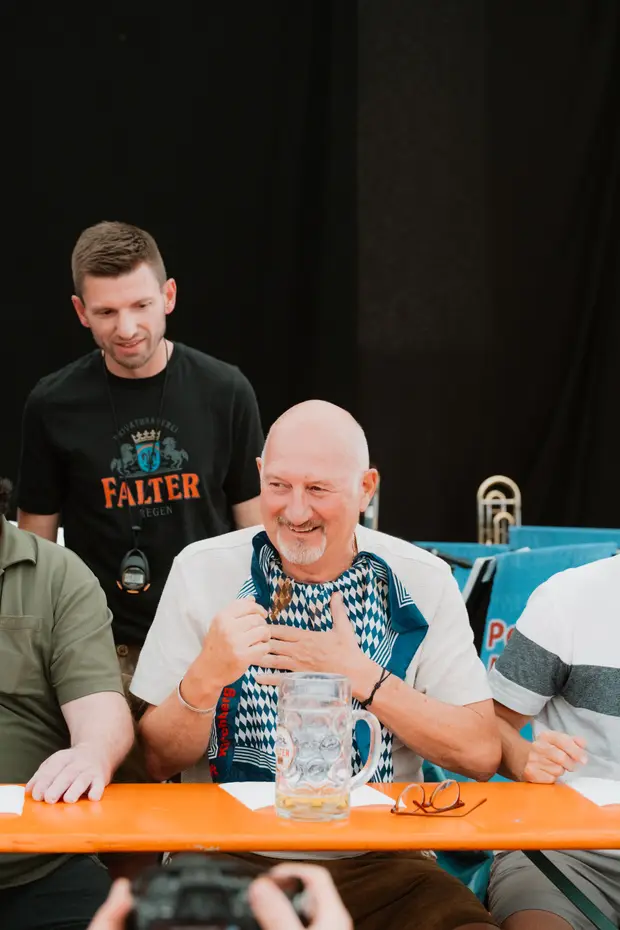 Schmalzlerfest Perlesreut 2025 Sonntag: Schnupferwettbewerb, Verlosung, d Noudnigln Foto 2501450