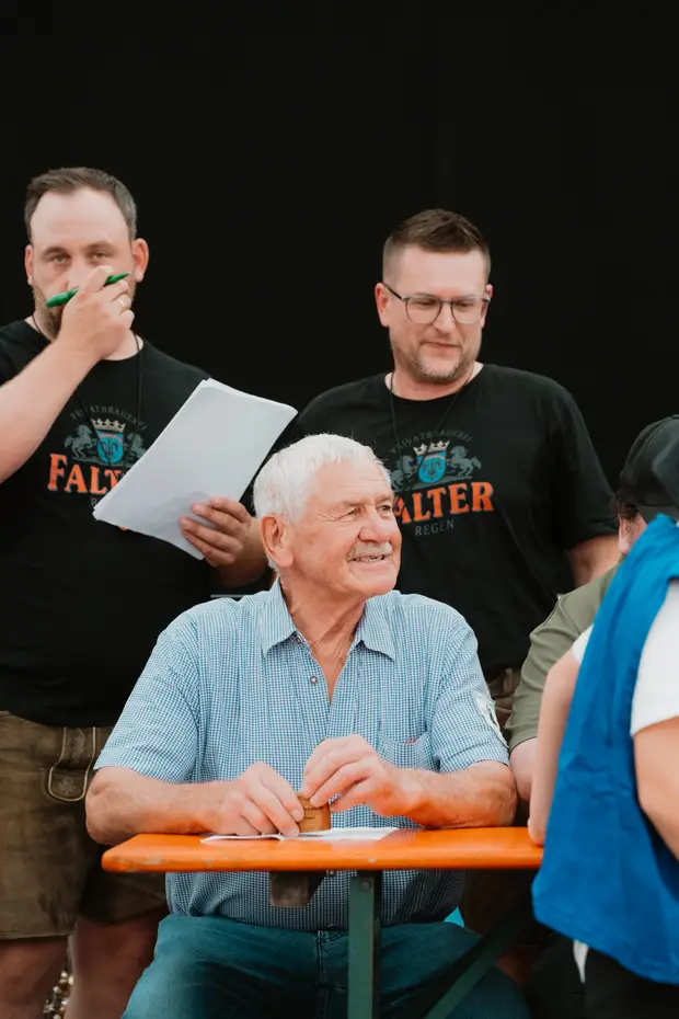 Schmalzlerfest Perlesreut 2025 Sonntag: Schnupferwettbewerb, Verlosung, d Noudnigln Foto 2501452
