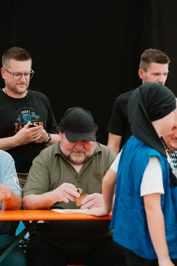 Schmalzlerfest Perlesreut 2025 Sonntag: Schnupferwettbewerb, Verlosung, d Noudnigln Foto 2501453