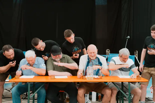 Schmalzlerfest Perlesreut 2025 Sonntag: Schnupferwettbewerb, Verlosung, d Noudnigln Foto 2501455