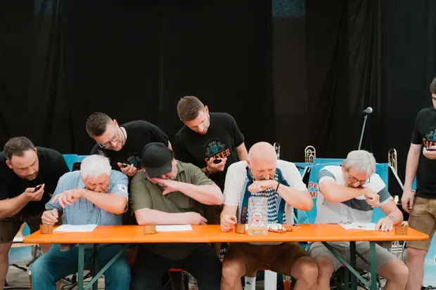 Schmalzlerfest Perlesreut 2025 Sonntag: Schnupferwettbewerb, Verlosung, d Noudnigln Foto 2501456