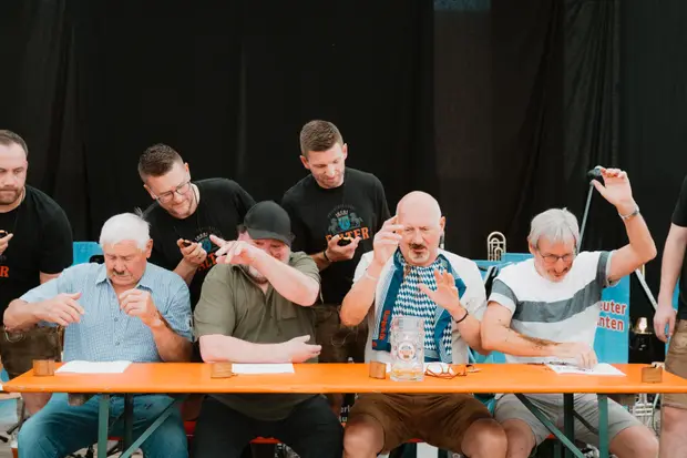 Schmalzlerfest Perlesreut 2025 Sonntag: Schnupferwettbewerb, Verlosung, d Noudnigln Foto 2501457