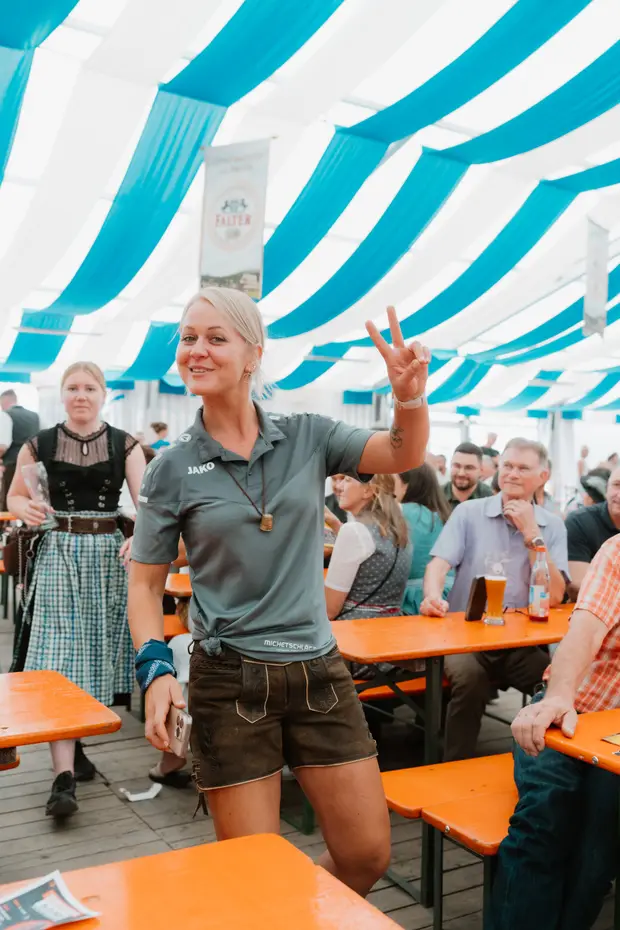Schmalzlerfest Perlesreut 2025 Sonntag: Schnupferwettbewerb, Verlosung, d Noudnigln Foto 2501464