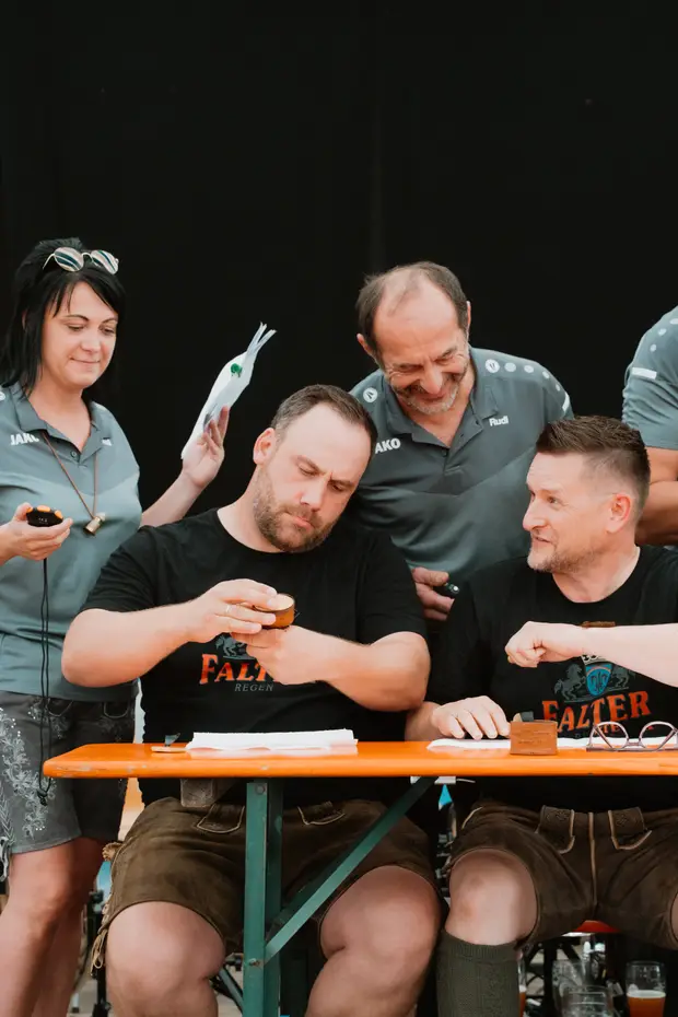 Schmalzlerfest Perlesreut 2025 Sonntag: Schnupferwettbewerb, Verlosung, d Noudnigln Foto 2501467
