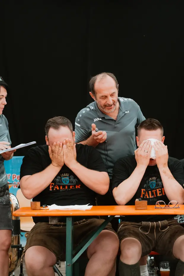 Schmalzlerfest Perlesreut 2025 Sonntag: Schnupferwettbewerb, Verlosung, d Noudnigln Foto 2501472
