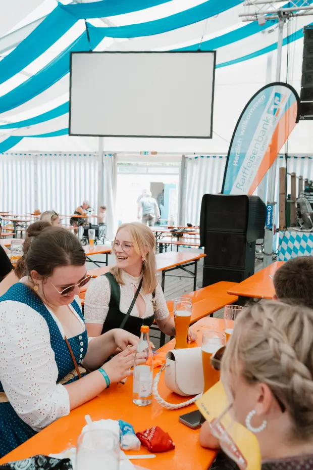 Schmalzlerfest Perlesreut 2025 Sonntag: Schnupferwettbewerb, Verlosung, d Noudnigln Foto 2501478