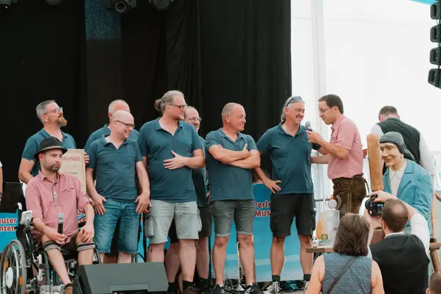 Schmalzlerfest Perlesreut 2025 Sonntag: Schnupferwettbewerb, Verlosung, d Noudnigln Foto 2501480
