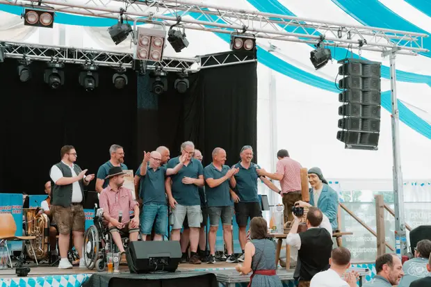 Schmalzlerfest Perlesreut 2025 Sonntag: Schnupferwettbewerb, Verlosung, d Noudnigln Foto 2501481