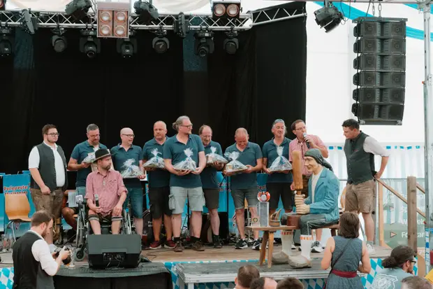 Schmalzlerfest Perlesreut 2025 Sonntag: Schnupferwettbewerb, Verlosung, d Noudnigln Foto 2501482