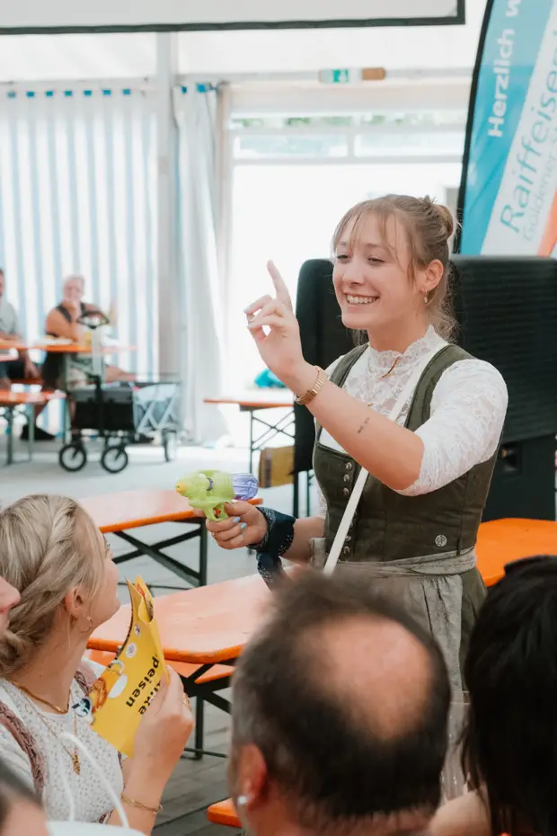 Schmalzlerfest Perlesreut 2025 Sonntag: Schnupferwettbewerb, Verlosung, d Noudnigln Foto 2501485