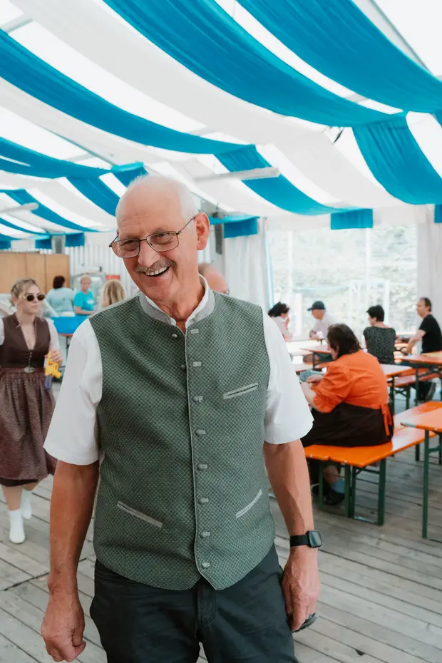 Schmalzlerfest Perlesreut 2025 Sonntag: Schnupferwettbewerb, Verlosung, d Noudnigln Foto 2501487