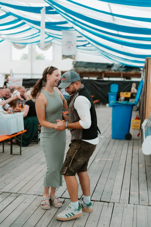 Schmalzlerfest Perlesreut 2025 Sonntag: Schnupferwettbewerb, Verlosung, d Noudnigln Foto 2501489