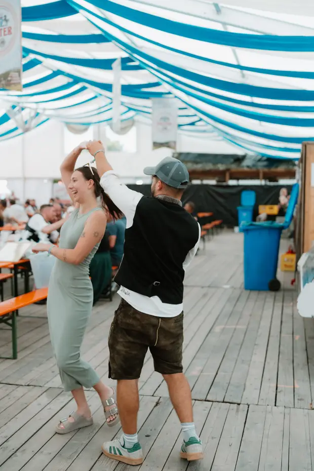 Schmalzlerfest Perlesreut 2025 Sonntag: Schnupferwettbewerb, Verlosung, d Noudnigln Foto 2501490