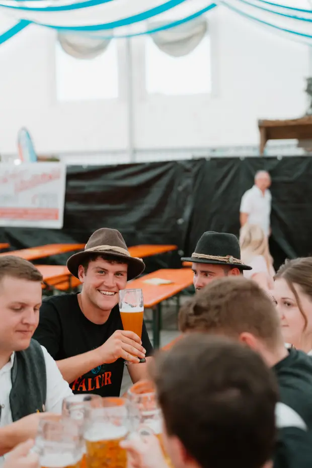 Schmalzlerfest Perlesreut 2025 Sonntag: Schnupferwettbewerb, Verlosung, d Noudnigln Foto 2501493