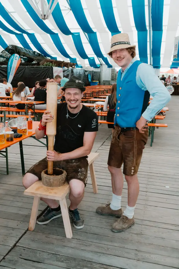 Schmalzlerfest Perlesreut 2025 Sonntag: Schnupferwettbewerb, Verlosung, d Noudnigln Foto 2501497